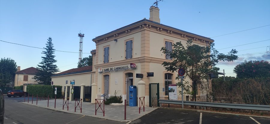 File:Gare de Carnoules (Var).jpg