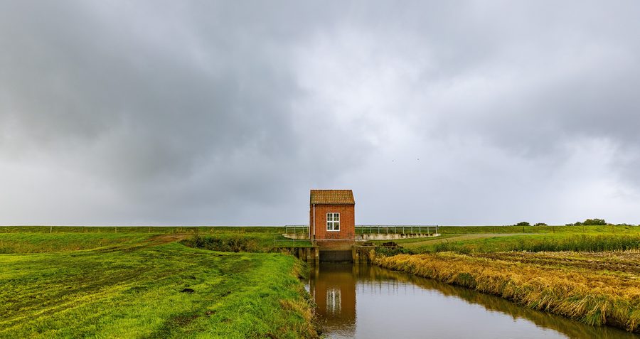 Pumping station on the Nordgeorgsfehn Canal in Uplengen