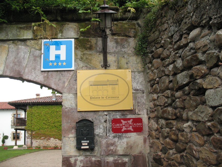 File:Caranceja, Cantabria. near Cabezon de la Sal - panoramio.jpg