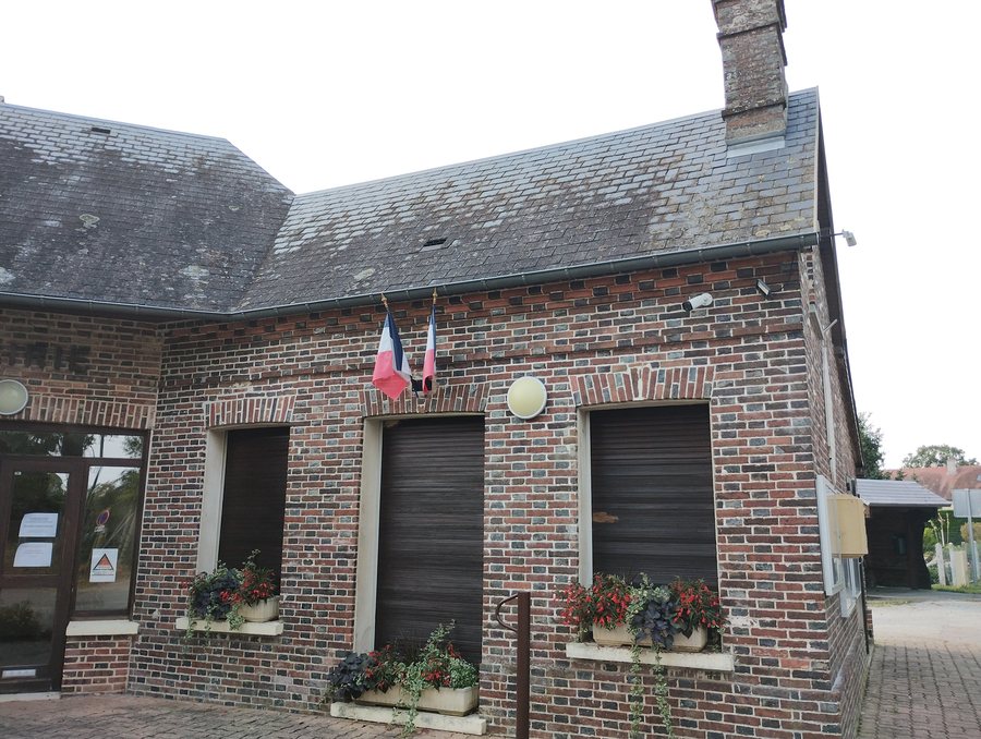 File:Mairie de La Croisille 2.jpg