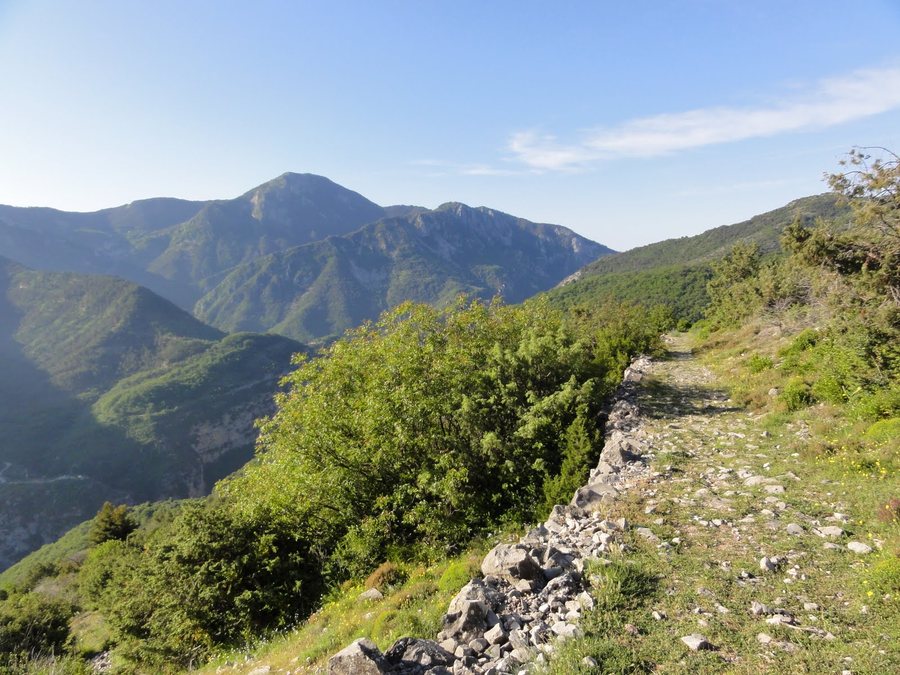 File:GR5 from Utelle to Le Cros-d'Utelle - panoramio.jpg