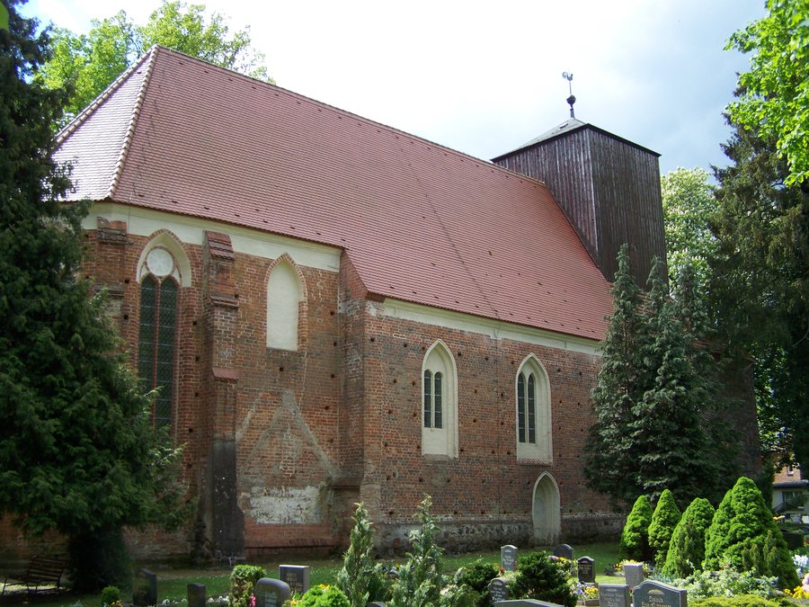 File:Kirche in Glewitz, Vorpommern (2009-05-13).JPG