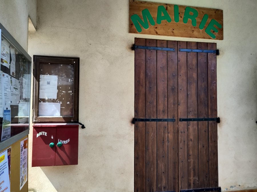 File:Boite a livres larnas.jpg