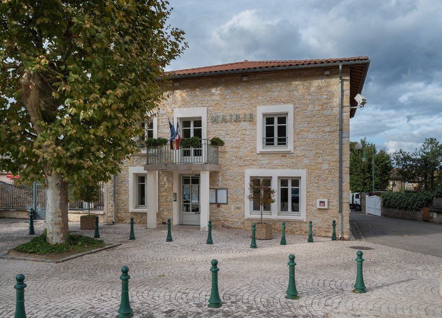 File:Town hall of Vaulx-Milieu (2).jpg