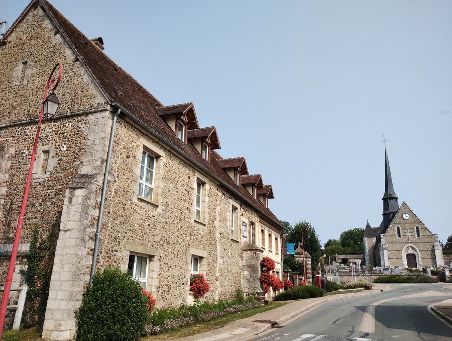 File:Église Saint-Pierre de La Vieille-Lyre.jpg