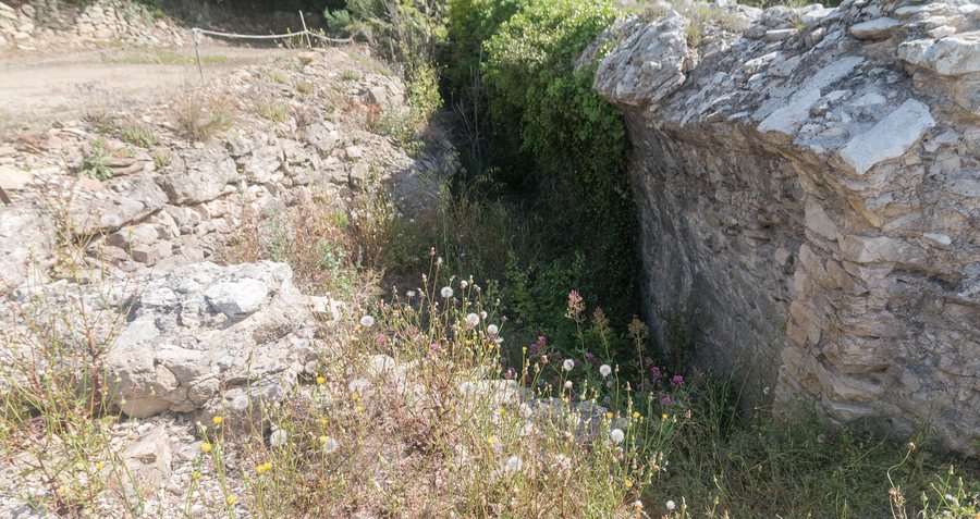 File:Nages et Solorgues-Réservoir romain-20160603.jpg