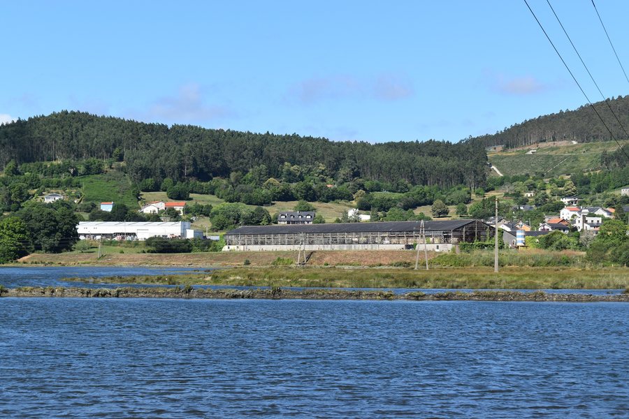 File:Factoría en Cuíña, Ortigueira.jpg