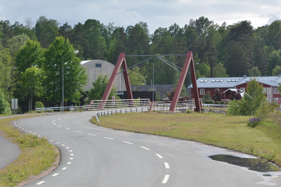 Pythagoras bridge in Virserum with Bolagsområdet in the background