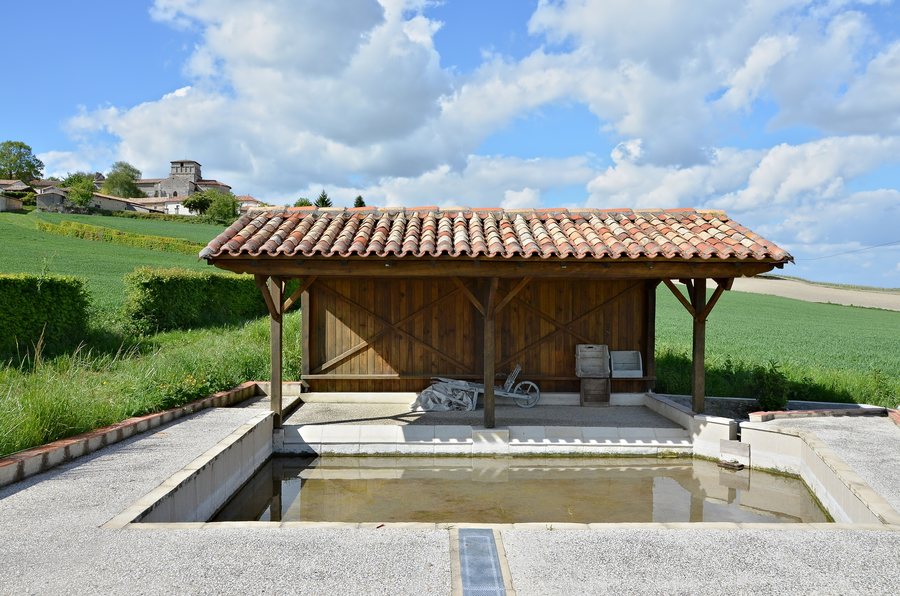 File:Berneuil 16 Lavoir 2014.jpg