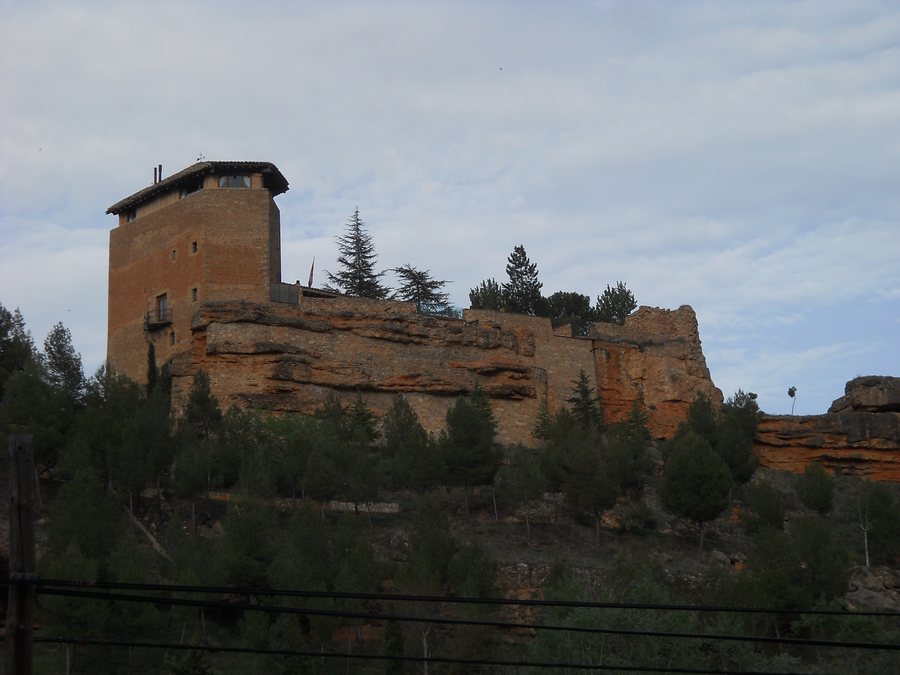File:Castillo de Somaén, Arcos de Jalón 01.jpg