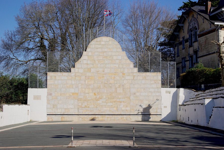 File:Sare Fronton 2012.jpg
