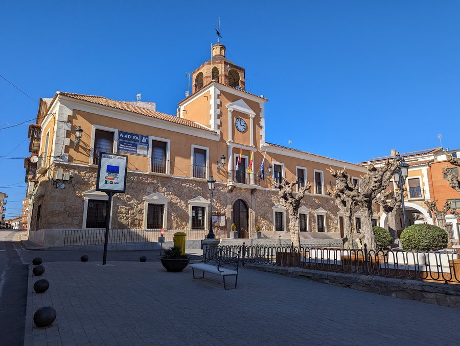 File:Casa consistorial de Villatobas 02.jpg