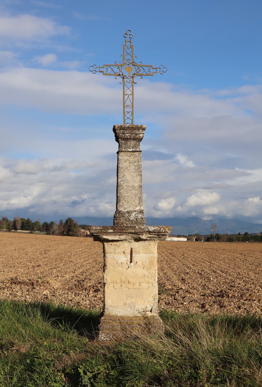 File:Les Granges-Gontardes croix de chemin 1928.jpg