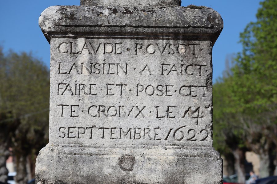 File:Saint-Jean-de-Vaux (71) Croix de chemin - 02.jpg