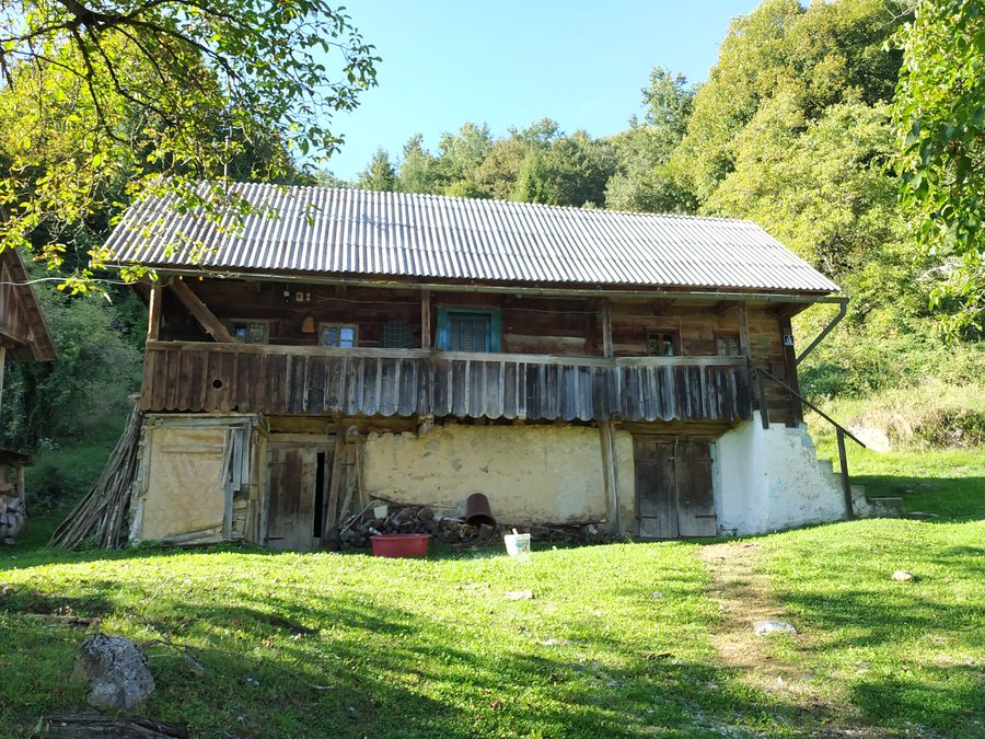 File:Traditional house Zumberak.jpg