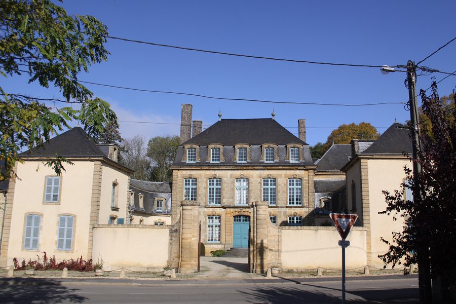 File:Remilly-Aillicourt - Château de Remilly-Aillicourt - Photo Francis Neuvens lesardennesvuesdusol.fotoloft.fr jpg.JPG