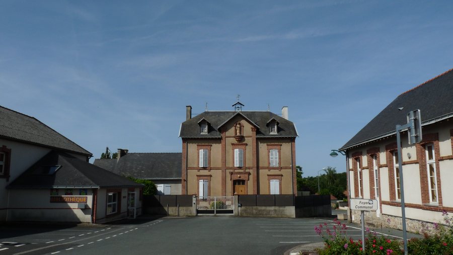 File:Neuvy-en-Mauges (49) Ancienne école - 01.jpg
