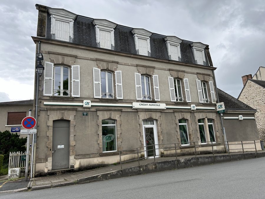 File:Dun-le-Palestel - Crédit Agricole.jpg
