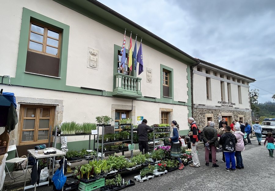 File:Ayuntamiento de Cabranes.jpg