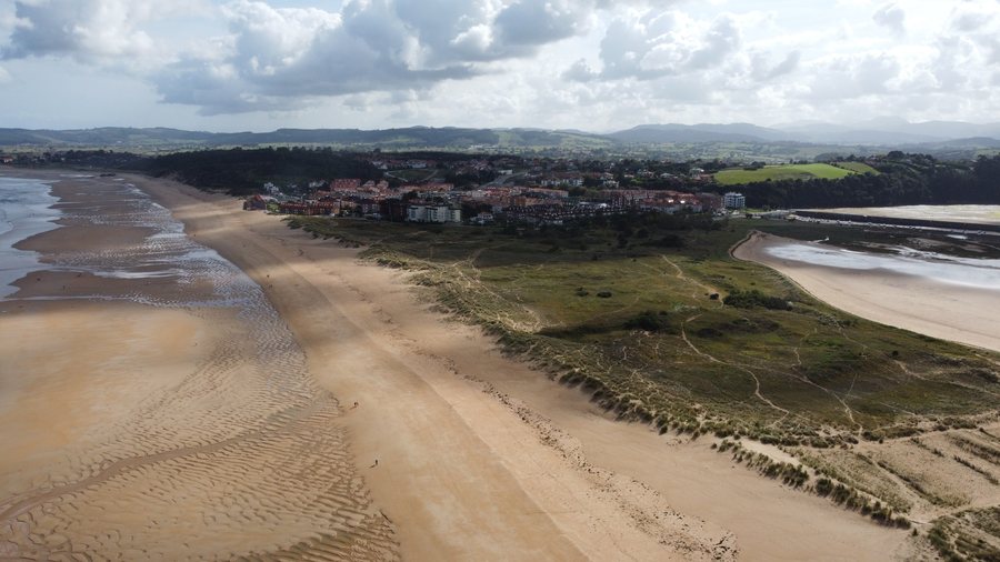 File:Playa de Somo 01.jpg