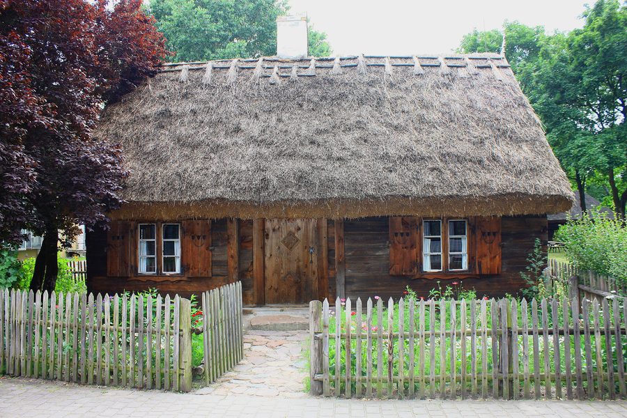 Traditional wooden house from Skórzenno in the Toruń Ethnographic Museum’s ethnographic park