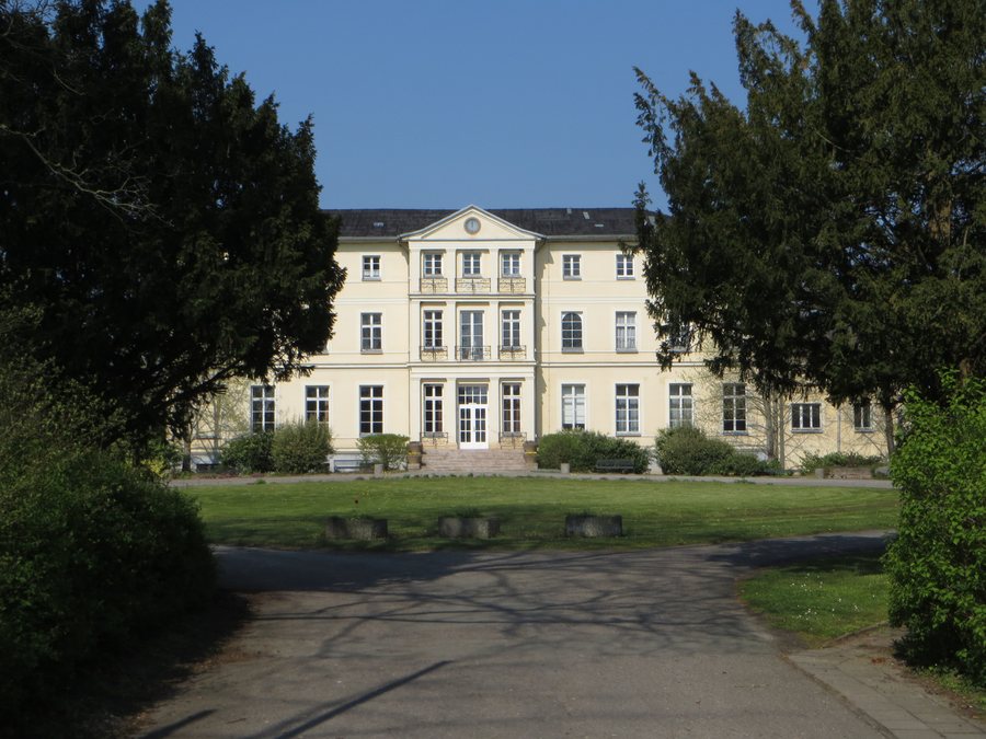 File:Zierow Herrenhaus 001.JPG