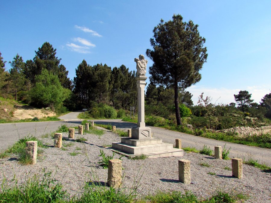 File:Cruceiro en Bolmente Sober - panoramio.jpg