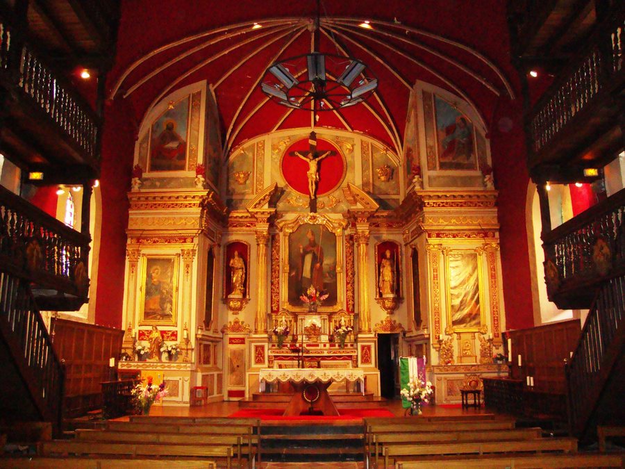 File:Mendionde Lekorne, église intérieur.JPG