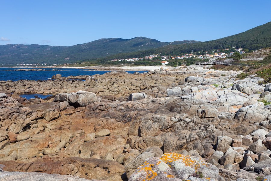 File:Rochas e mar en Portocubelo. Lira. Carnota. Galiza LI10.jpg