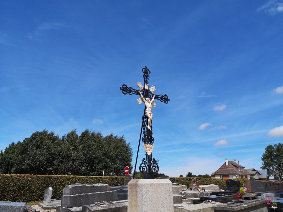 File:Monument aux Morts - Église Saint-Pierre - Riville - 76 - FR.jpg