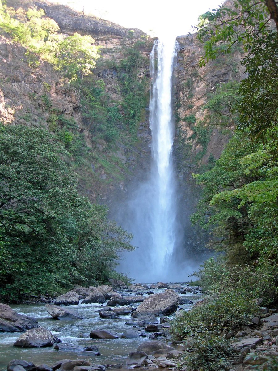 Cachoeira da Jiboia, a tall waterfall near Unaí in Minas Gerais