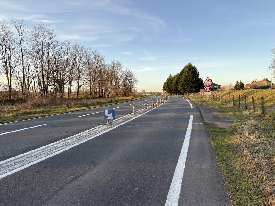 File:Route Iguerande - Saint-Martin-du-Lac (FR71) - 2024-12-25 - 3.jpg