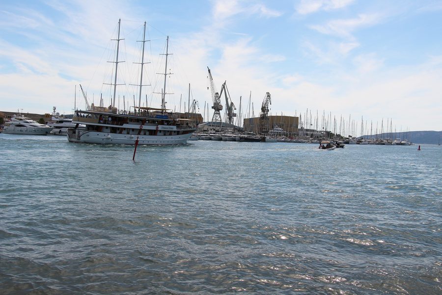 Harbor promenade Obala bana Berislavića in Trogir