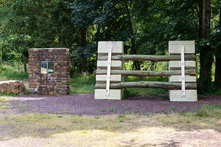 File:Mémorial du camp d'aviation de Point-Clos, Gaël, France-1.jpg