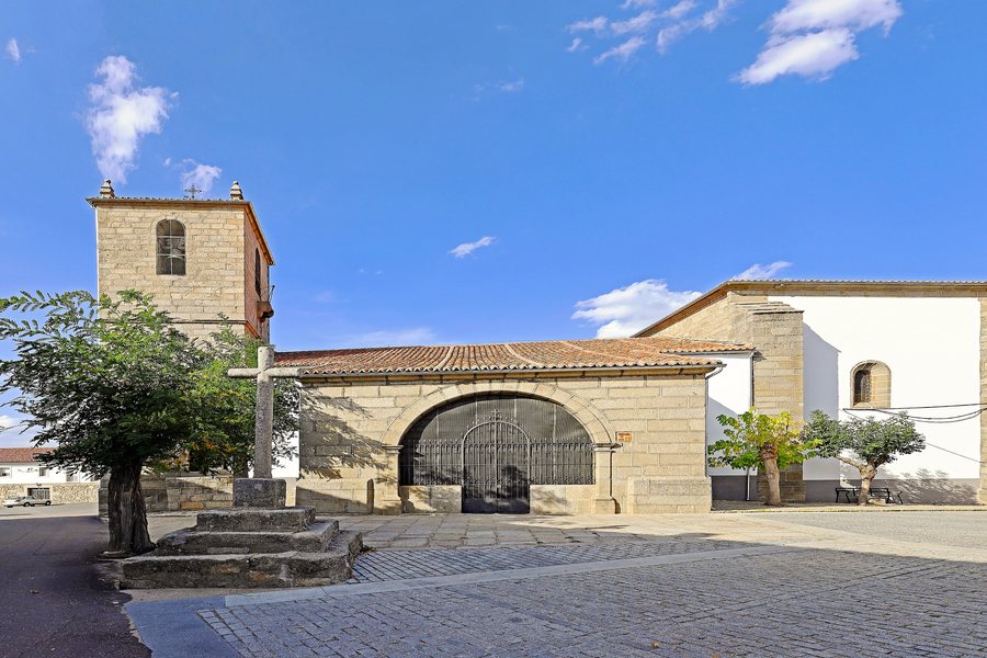 File:Iglesia parroquial de San Miguel en Ledrada.jpg
