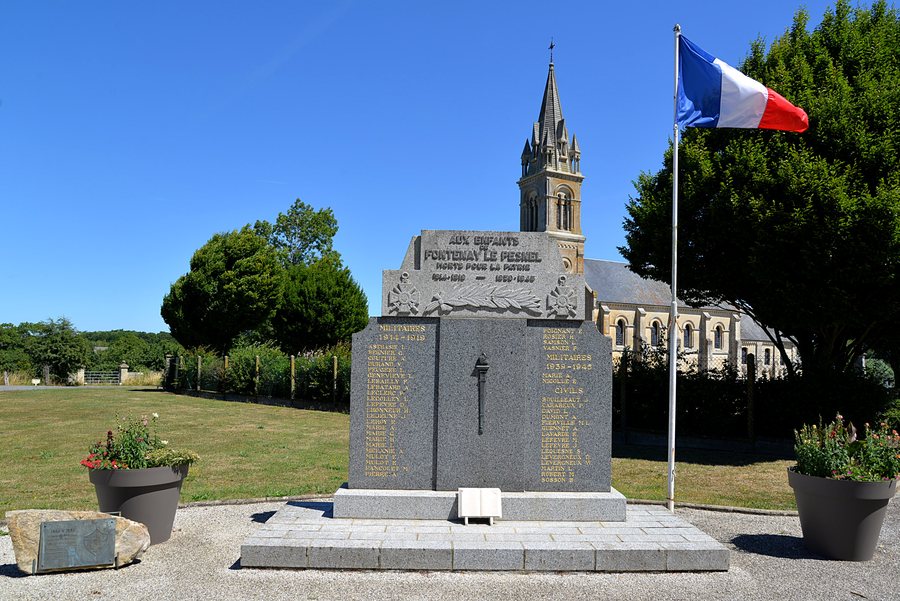 File:Monument aux morts de Fontenay-le-Pesnel.jpg