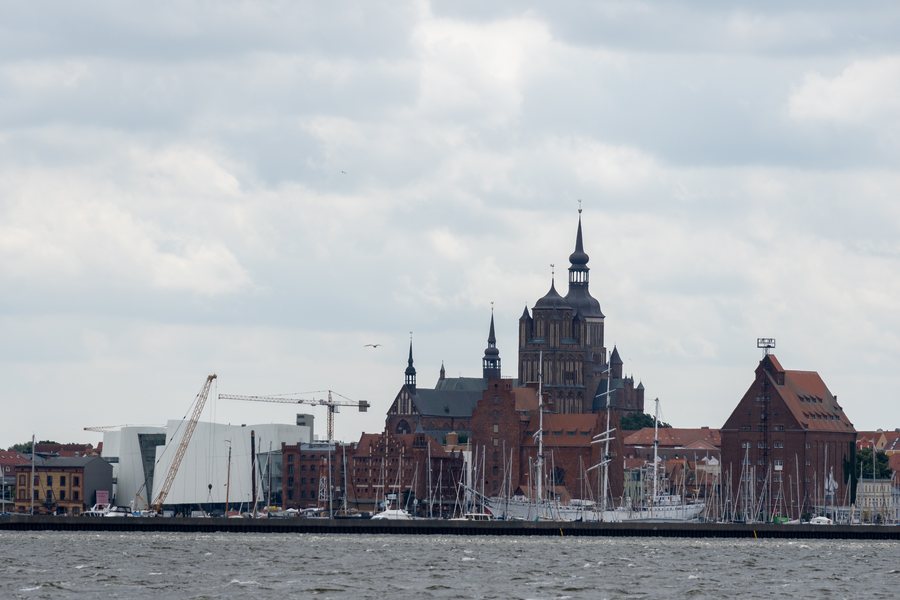 File:Altefähr-Blick nach Stralsund-WUS01781.jpg