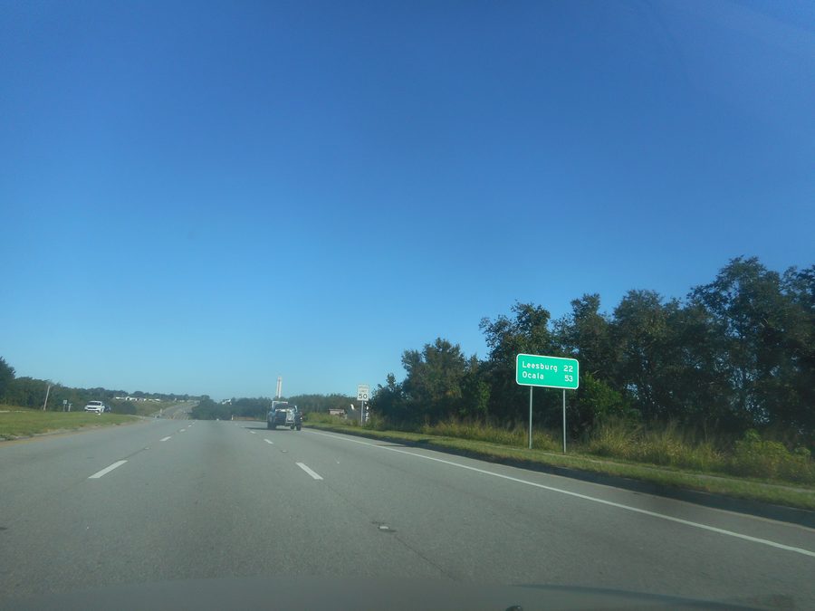 Florida Citrus Tower in Clermont, von der U.S. Route 27 aus gesehen