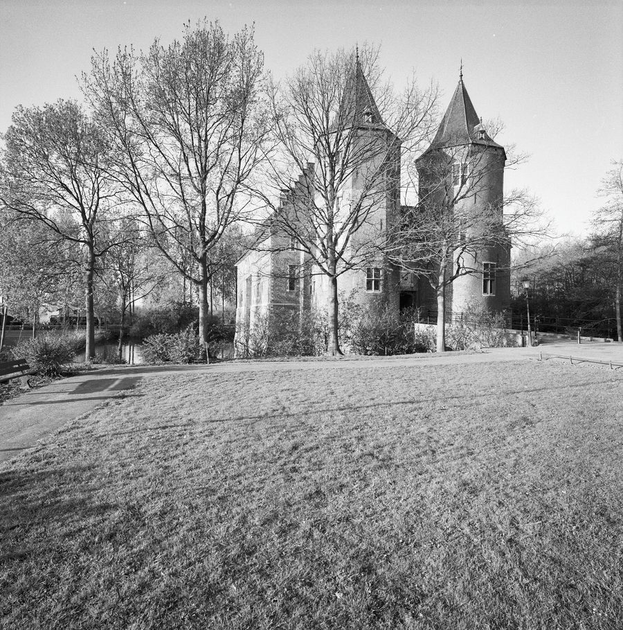 Front facade of Kasteel Dussen with towers and entrance gate