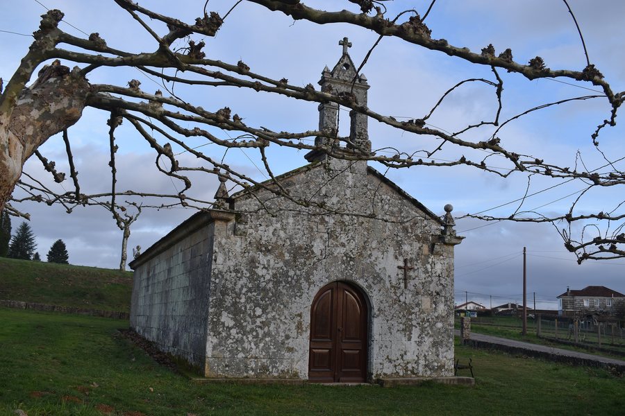 File:Capela de Santa Isabel das Pías (A Manchica, A Merca).jpg