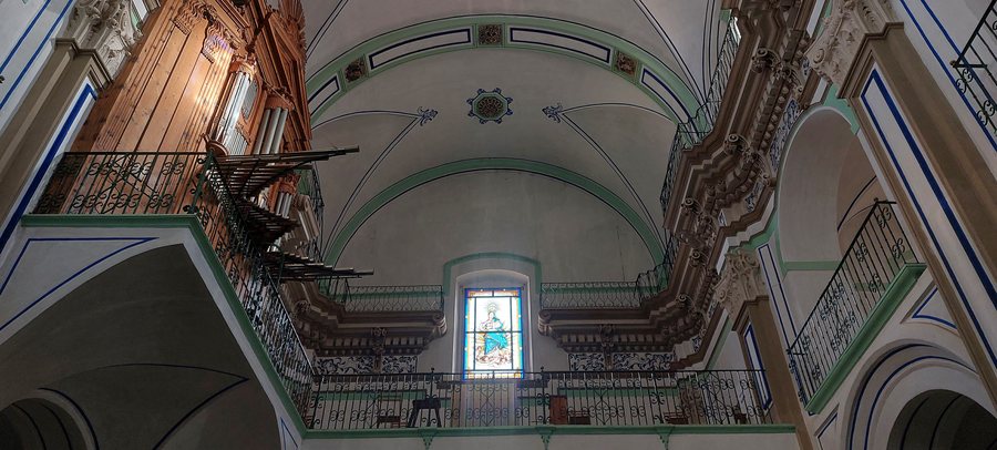File:Interior Iglesia Encarnación Vélez Rubio 2.jpg