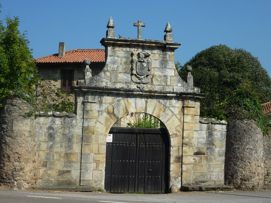 File:Casa Solariega de Díaz de Villegas,Corvera.Corvera de Toranzo.Portada.jpg