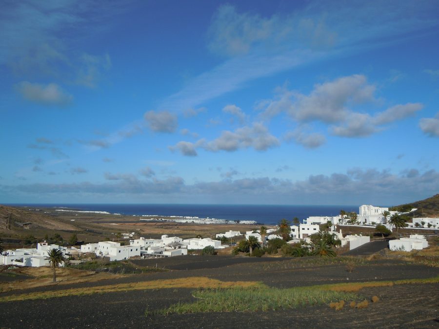 View over Tabayesco down to Arrieta on Lanzarote