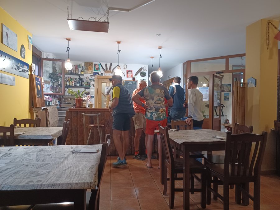 File:Albergue de Portilla de la Reina.jpg
