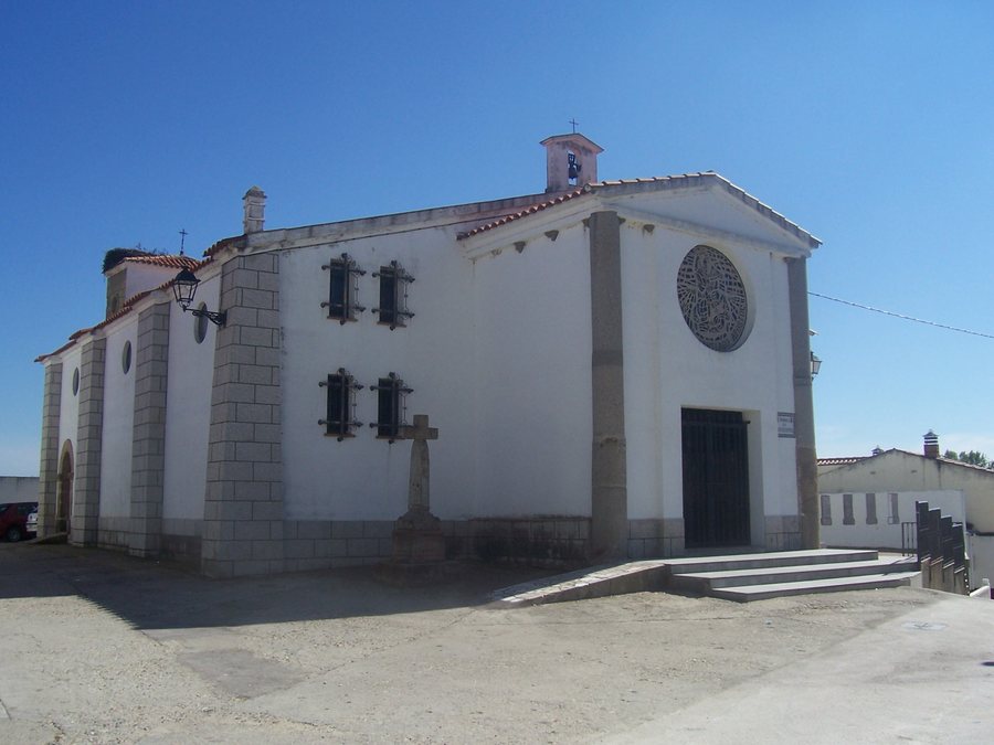 File:Iglesia Santiago Apóstol Carcaboso.JPG