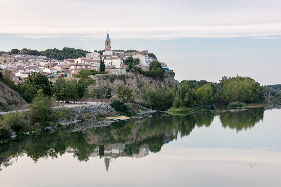 File:Río Aragón a su paso por Milagro, Navarra, España, 2021-08-31, DD 49.jpg