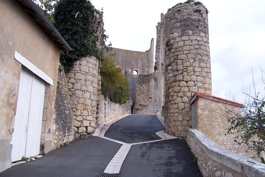 File:France - Vienne - Chauvigny - Ruelles de la vielle ville.JPG