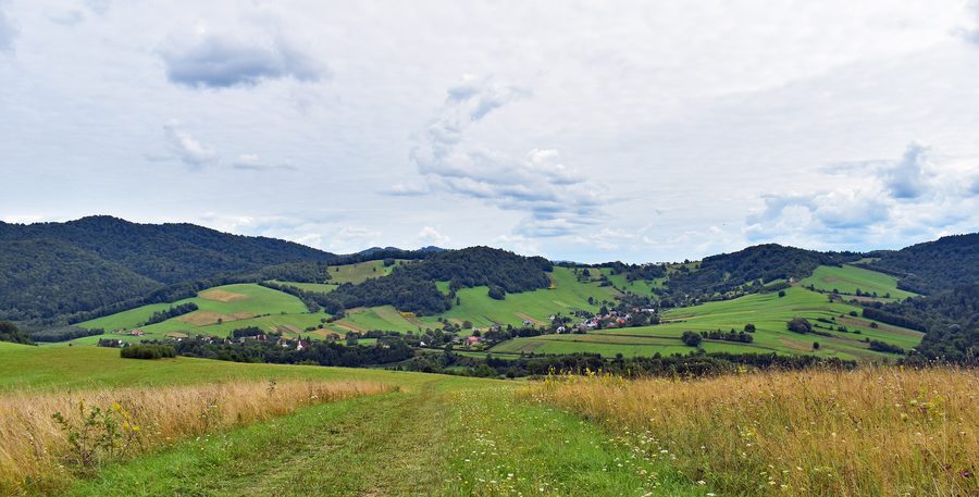 Ansicht des Dorfes Terka im Powiat Lesko im Südosten Polens