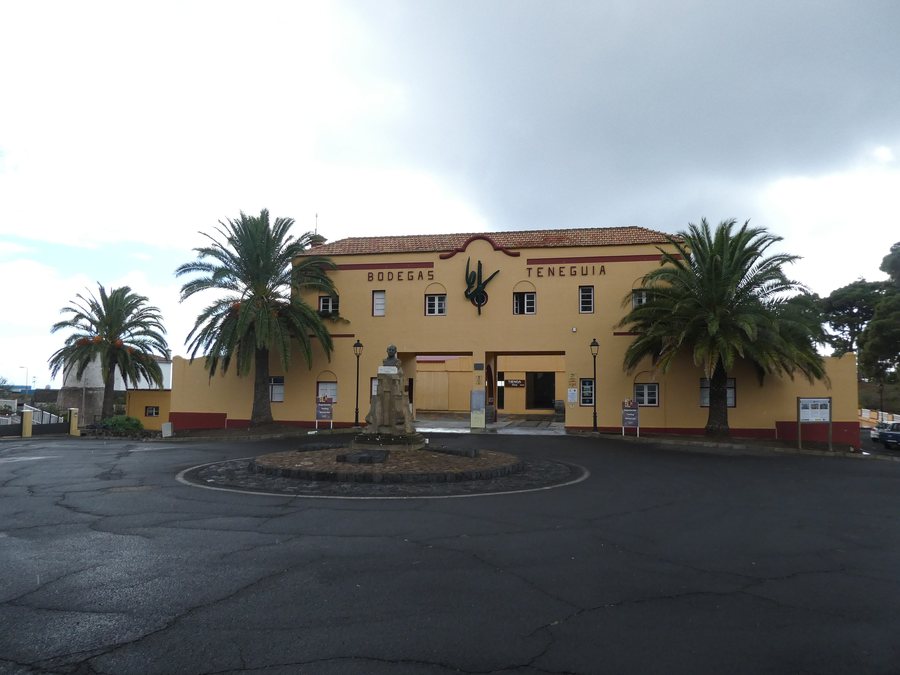 File:Los Canarios - Bodegas Teneguia 01.jpg