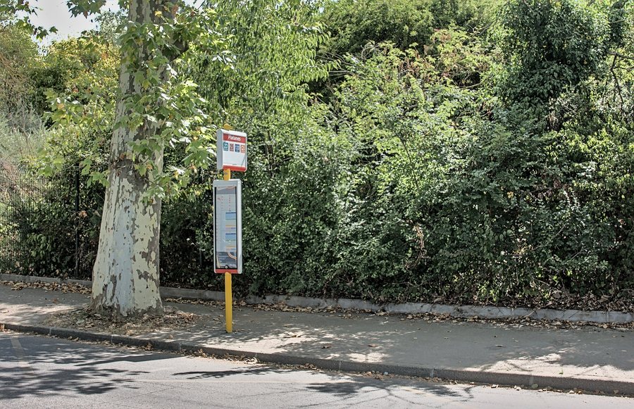 File:Arrêt Platanes vers Parc Rigaud, Venelles et Jouques.jpg